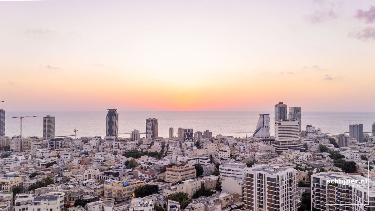schlijperisrael's tweet photo. Tel Aviv, Kikar Magen David, Allenby
04/08/2026, 19:37 #sunsetTLV #SchlijperAir https://t.co/7HlbF5FQLy