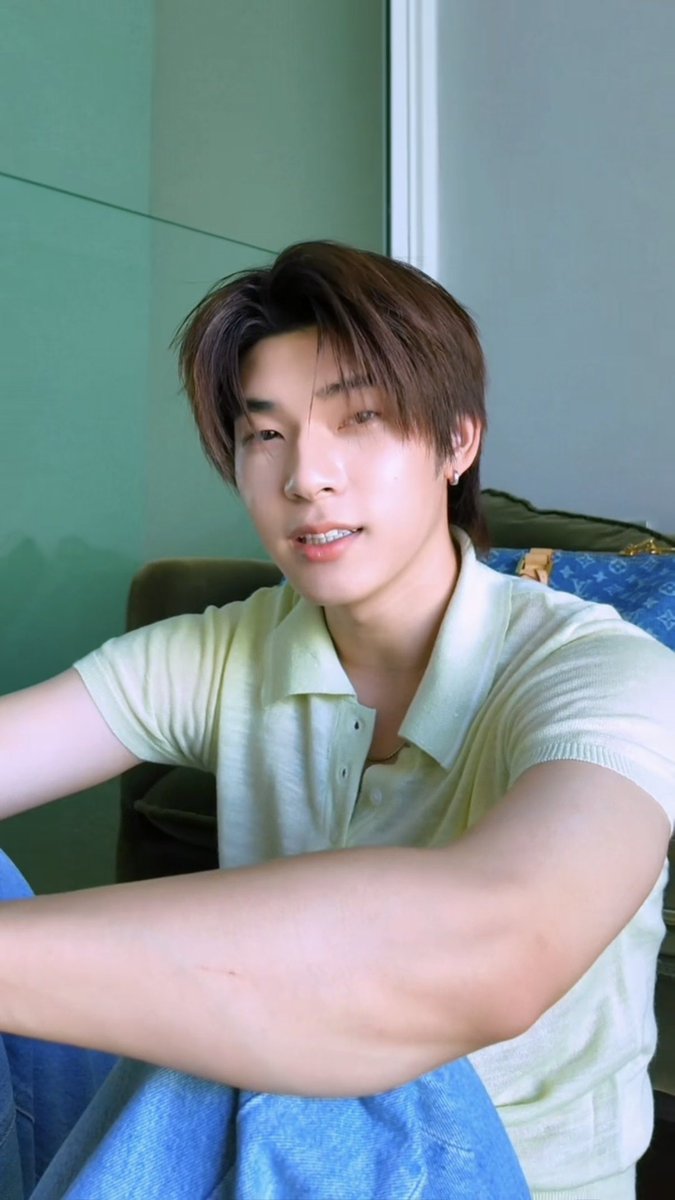 qdxjy's tweet photo. โห ไม่เล่น เสื้อคอปกแขนรัดอะ น้องมะโรงโตแล้ว 😭 https://t.co/ZrjCLSqgME