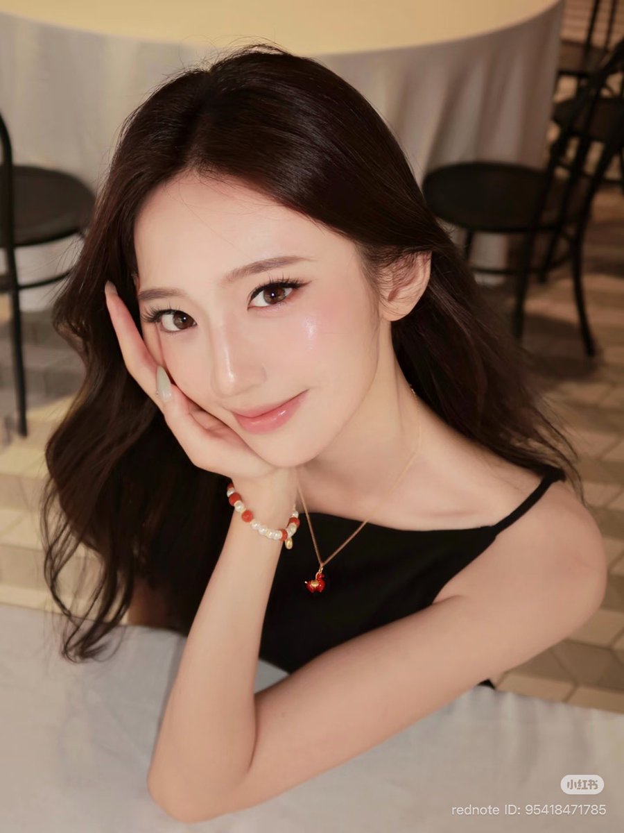 hongmeinu_china's tweet photo. 理想の美女……😭✨

クールと上品の比率が完璧で見惚れる💍
全人類が好きでしょ……😭 https://t.co/dju6cDRYLa