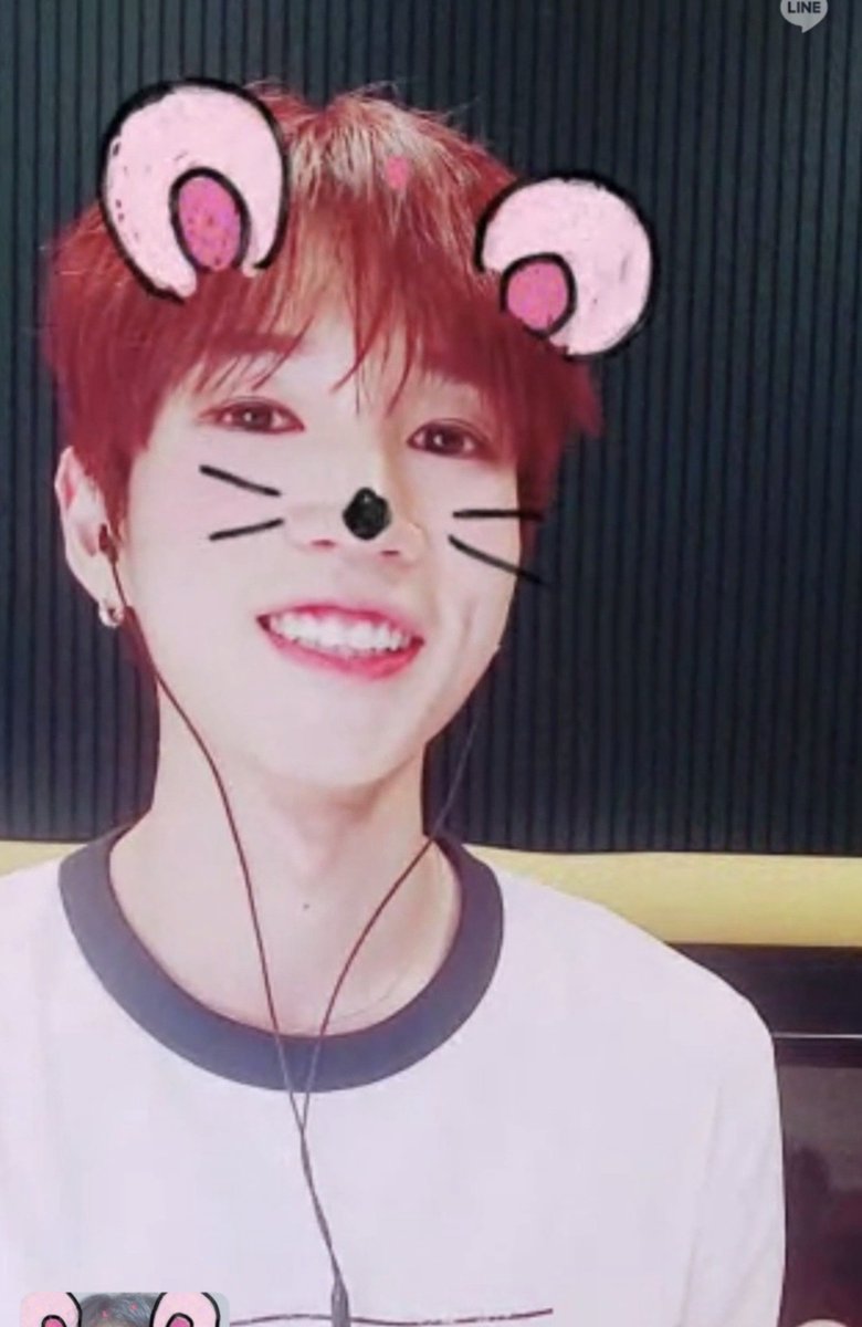 Vhdada_19's tweet photo. 노답 쌩얼로 마주한 빠수니 필터보고 따라해주심ㅋㅋㅋㅋㅋㅋㅋㅋㅋㅋㅋㅋㅋㅋㅋㅋㅋㅋㅋㅋㅋ이런 몰골 보여서 미안하곸ㅋㅋㅋㅋ 고맙다 성국아 https://t.co/Kzy1MBuhuO