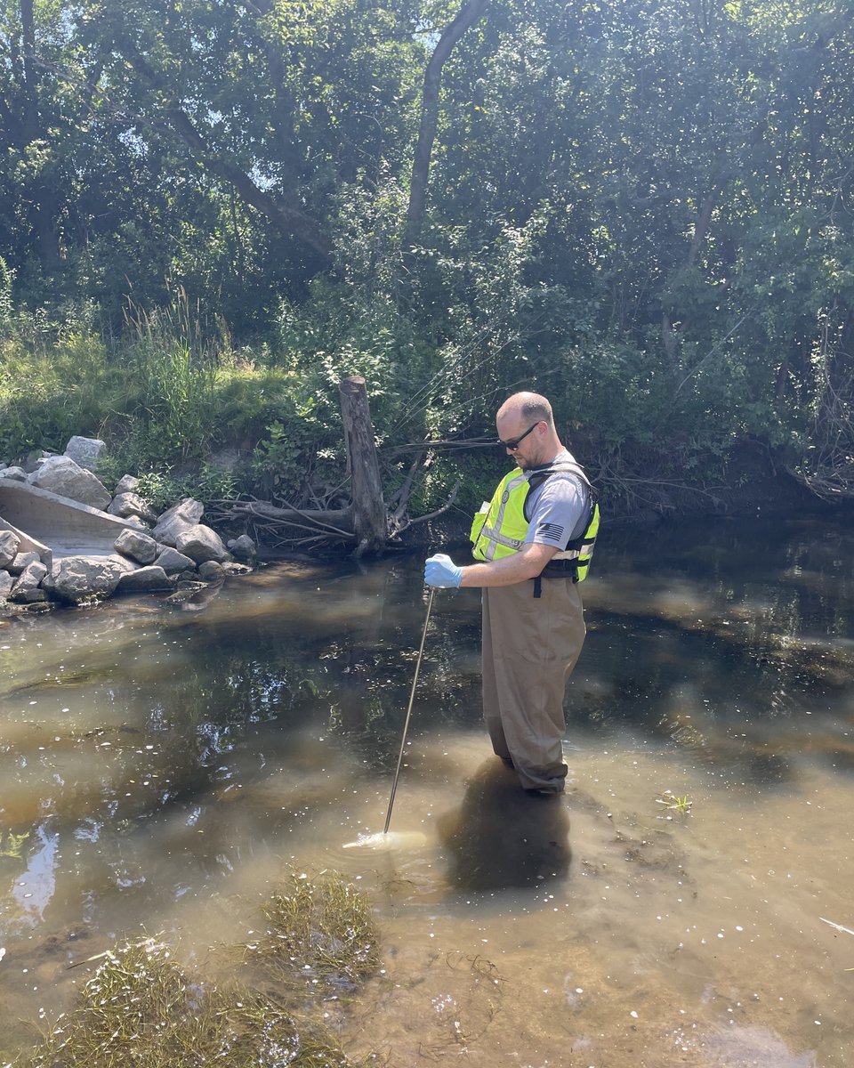 USGS_UMid's tweet photo. Monitoring PFAS in Milwaukee's waterways 🌊🧪

PFAS (Per- and Polyfluoroalkyl Substances, aka "forever chemicals") are a group of human-made compounds that have been widely used in consumer products and industrial applications for decades. Because they can persist in the environment, understanding where they occur and how concentrations change over time is an important part of protecting our water resources.

Each year, scientists with the U.S. Geological Survey (USGS), in cooperation with the Milwaukee Metropolitan Sewerage District (MMSD) collect water and sediment samples from 22 stream sites and three estuary sites throughout the Milwaukee, WI area as part of an annual PFAS monitoring effort.

This monitoring effort includes:

💧 Water sampling – Collecting water samples to monitor PFAS concentrations in streams and estuaries throughout the Milwaukee area.

🏞️ Sediment sampling – Analyzing streambed and estuary sediments to better understand where PFAS are present in the aquatic environment.

📍 25 monitoring sites – Sampling 22 stream sites and 3 estuary sites each year to provide a consistent picture of PFAS across the region.

📊 Annual environmental monitoring – Conducting routine sampling to monitor PFAS concentrations over time and provide resource managers with high-quality scientific data.

Working together, USGS and MMSD are helping build the scientific understanding needed to inform water-resource management and protect the Milwaukee region's waterways.

📸 1: A USGS scientist collects water from Root River in Greendale. This sample will be analyzed for PFAS to provide information on its occurrence in the aquatic environment and to support ongoing annual monitoring. Photo by Kathryn Morgan, USGS.
📸 2: A USGS scientist holds up a bowl of homogenized sediment collected at the mouth of the Milwaukee River, near the Hoan Bridge. Annual sampling helps document environmental concentrations of PFAS in streams and estuaries across the Milwaukee area. Photo by James Romano, USGS.
📸 3: A USGS scientist holds up a water sample from Honey Creek in Wauwatosa as part of annual monitoring for PFAS. Water and sediment samples are collected from surface waters across the Milwaukee area to help monitor environmental concentrations. Photo by James Romano, USGS.
📸 4: A USGS scientist sets down a Petite Ponar sampler containing sediment from the Milwaukee River estuary. This sediment will be analyzed for PFAS as part of an annual monitoring effort that helps characterize environmental concentrations. Photo by James Romano, USGS.

@MMSD_MKE

#WaterScienceWednesday #WaterQuality #PFAS