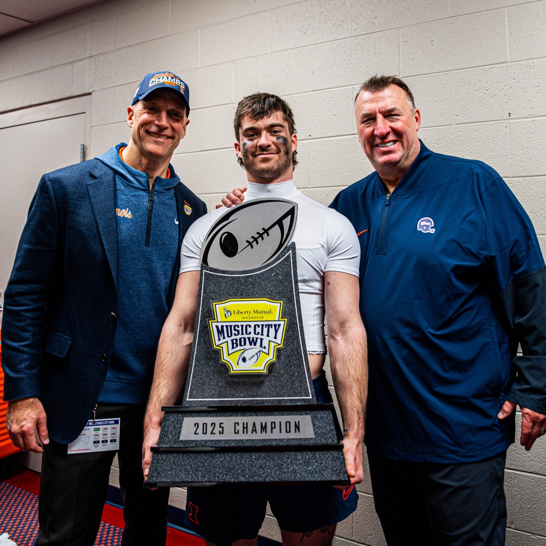 IlliniAthletics's tweet photo. Happy Birthday to the ultimate Illini! https://t.co/REs7cru6Hb