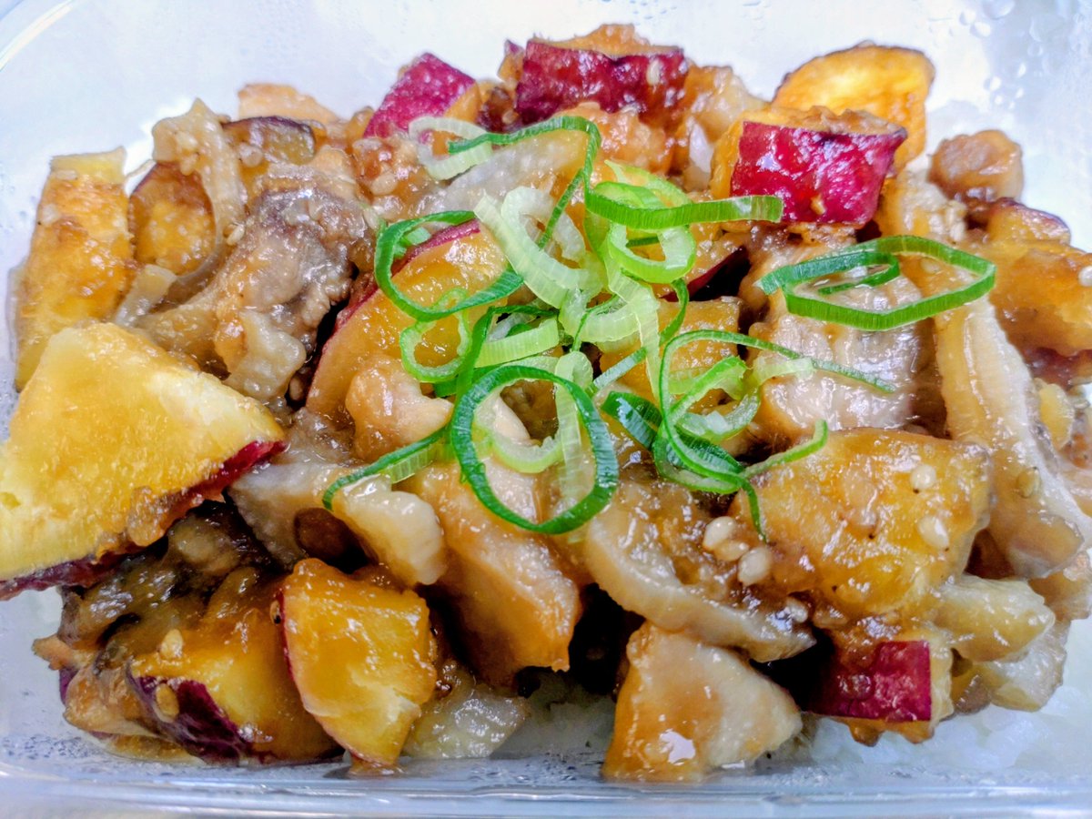moriharu0's tweet photo. 今週から
鶏おさつ蓮根弁当

これがなかなか
素朴な味付けで
美味しい
残り2食
余裕 https://t.co/tzN60iBM36