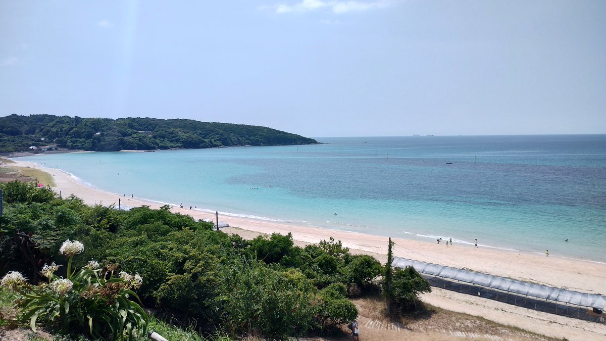 gradios24's tweet photo. 地元の海、ハイシーズンなのに暑すぎて海水浴客全然おらんわろた https://t.co/4e4K4zrIms