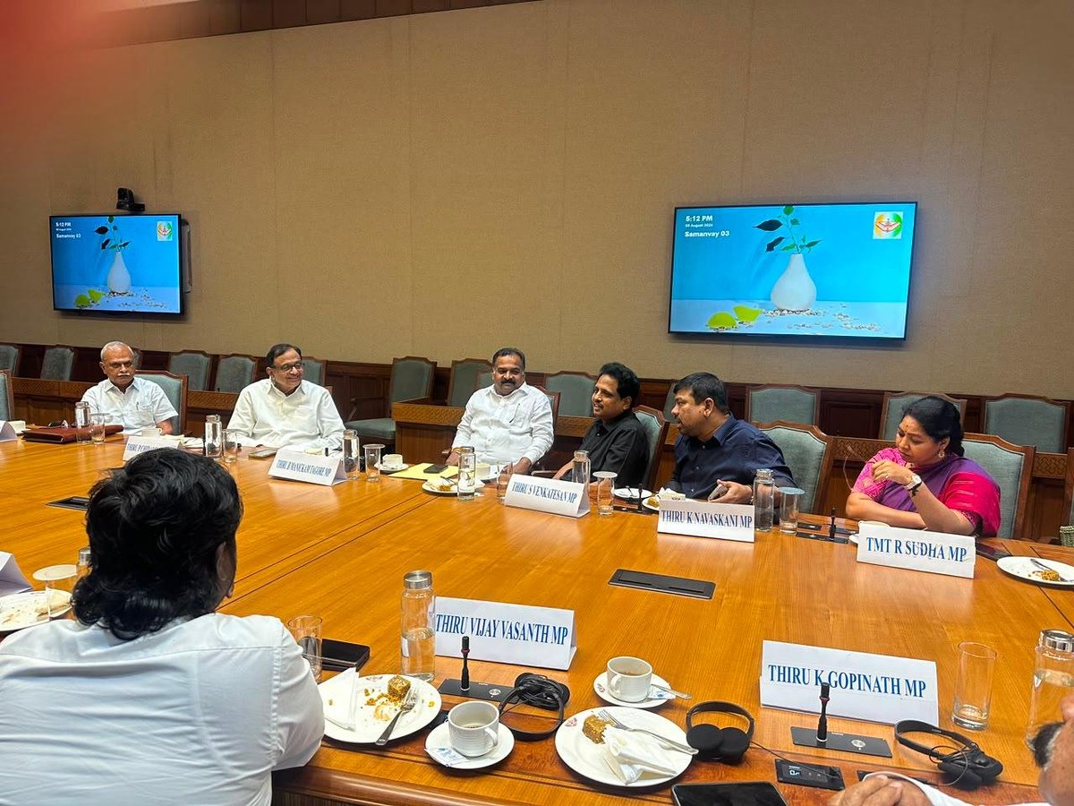 duraivaikooffl's tweet photo. இன்று (05.08.2026), நாடாளுமன்ற வளாகத்தில் உள்ள ஒரு அரங்கில் நடைபெற்ற, தமிழ்நாடு உள்ளிட்ட தென் மாநிலங்களுக்கு பாதிப்பை ஏற்படுத்தக்கூடிய தொகுதி மறுவரையறை மசோதா  (Delimitation Bill) தொடர்பான ஆலோசனைக் கூட்டத்தில், இந்தியா கூட்டணியைச் சேர்ந்த தமிழ்நாட்டு நாடாளுமன்ற உறுப்பினர்கள் அனைவரும் பங்கேற்றனர்.

அக்கூட்டத்தில் நானும் கலந்து கொண்டு எனது கருத்துக்களை பதிவு செய்தேன்.
-
துரை வைகோ
நாடாளுமன்ற உறுப்பினர் - திருச்சி,
மறுமலர்ச்சி திமுக,
05.08.2026
புது தில்லி.

#DuraiVaiko #tvk #mdmk #cmvijay #delimitation