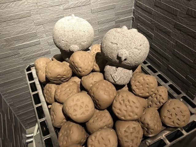 utako64441's tweet photo. サウナ1回目行ってきた〜
セルフロウリュウでドーミーいんこサウナストーンにアロマ水かけていいシステムだったけどかけたらものすごい灼熱になり下の段で7分が限界の超アチアチサウナだった
めちゃくちゃ整いやすい！！（画像は公式より） https://t.co/12X58JNUgS