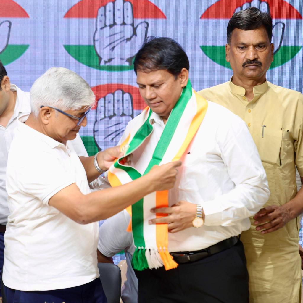 BSonujan's tweet photo. पूर्व आईपीएस बीपी अशोक जी ने आज कांग्रेस पार्टी ज्वाइन किया
@DrBPASHOKIPS https://t.co/vwriXMVdK1