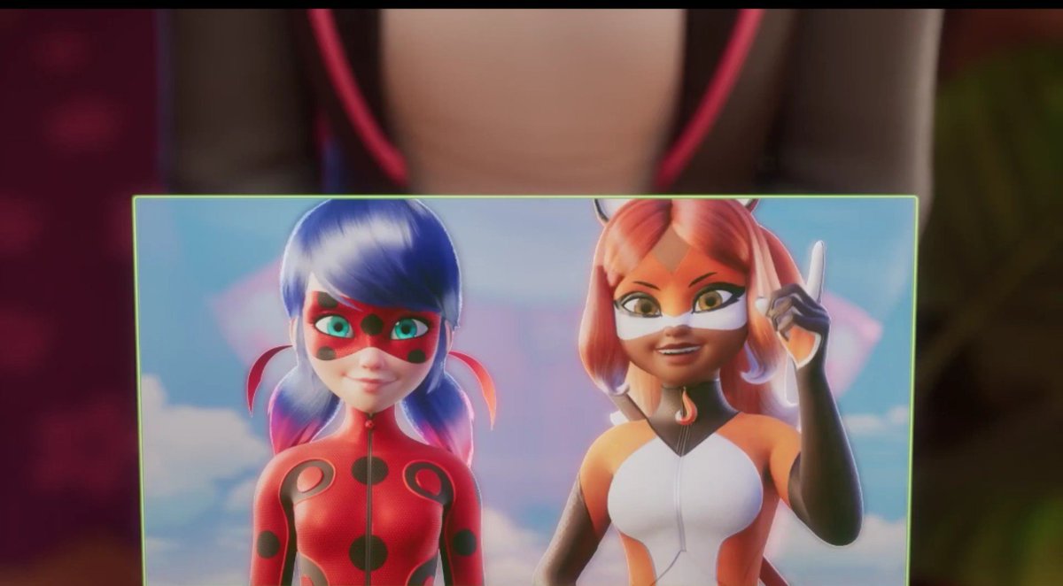 AllFP341474's tweet photo. As bordas verdes ... Chat noir 
A marinette na frente ... Então essa é a parte do leak q vazou das 2 marinettes :0
( Alya deve fazer uma ilusão nessa parte tbm , mas dessa distância ?) Nemesis vai ser hypeee #mlbs6spoilers https://t.co/v0xDX3nRSn