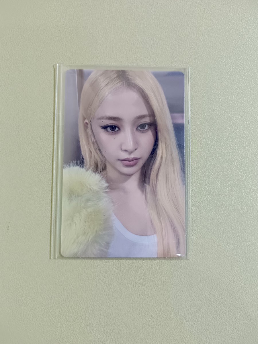 glnnnnnn_'s tweet photo. got my ibm yunjin! tysm @rizyqz  for facilitating our hatian 🙌✨ #rizyqzthx https://t.co/HlwSIFnnJ0