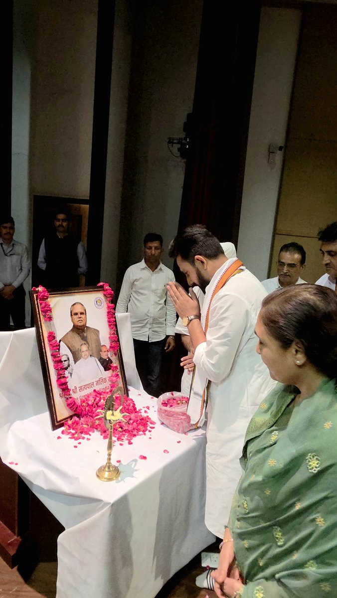 AnilChopra_'s tweet photo. किसानों के हितैषी पूर्व राज्यपाल स्वर्गीय श्री सत्यपाल मलिक जी की प्रथम पुण्यतिथि पर जयपुर में उनकी धर्मपत्नी श्रीमति इक़बाल कौर मलिक जी के द्वारा उनके जीवन पर आधारित पुस्तक ‘माय डियर सत्यपाल’ के विमोचन में उपस्थित होकर अपने विचार रखें। https://t.co/2M6VA623SJ