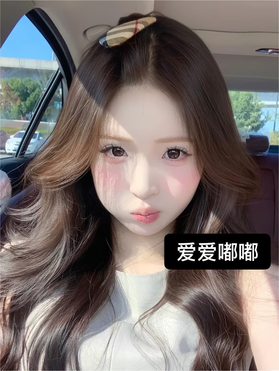 collinsaaron203's tweet photo. 高考结束啦！嘿嘿～

             新人刚接触X ！

有没有人要锐评17岁的福哦？ https://t.co/AIyX9eVjV8