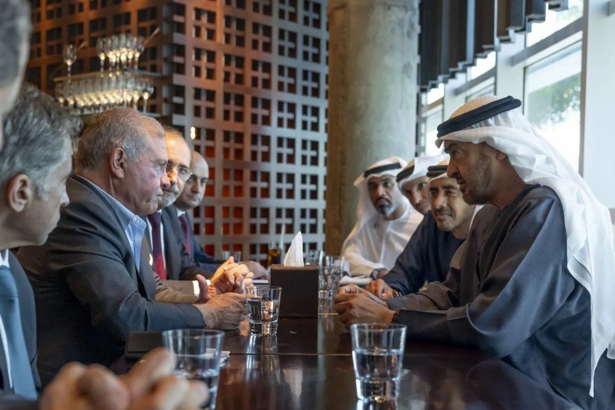 layal_tareek's tweet photo. بين الأردن والإمارات قصة نجاح تُكتب كل يوم عنوانها الثقة ومضمونها الإنجاز وهدفها مستقبل أكثر إشراقًا 🇯🇴🇦🇪
شراكة تجاوزت حدود التعاون التقليدي لتصبح نموذجًا عربيًا ملهمًا في التنمية والاستثمار والاقتصاد والابتكار ورسالة واضحة بأن العلاقات الراسخة تُترجم إلى إنجازات يلمسها الجميع https://t.co/dRhGF1BDiH