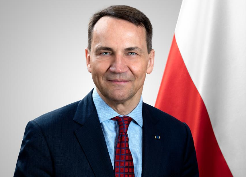 NigdyWiecejPiS's tweet photo. Czy jesteś za tym, żeby Radosław Sikorski został prezydentem RP w 2030 roku? https://t.co/wistvTnp8x