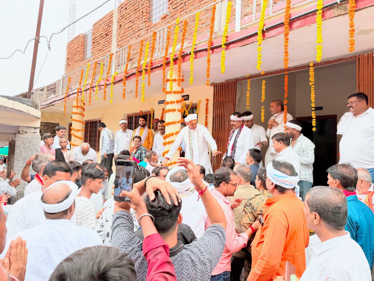 MLARajeshShukla's tweet photo. भगवान जटाधारी से प्रार्थना है कि समस्त प्रदेश एवं क्षेत्रवासियों के जीवन में सुख, शांति, समृद्धि और आरोग्य का वास हो तथा सभी पर उनकी असीम कृपा सदैव बनी रहे।

हर हर महादेव!🚩

#बिजावर_विधान��भा https://t.co/r2eQi9L2qJ