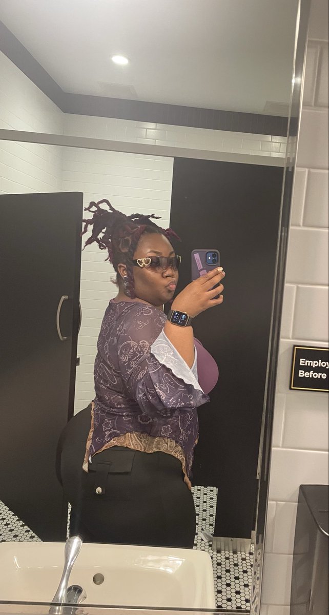 vJazmyn_'s tweet photo. Failed date but at least I looked cute 🙂‍↕️💜 https://t.co/s0YElziluy