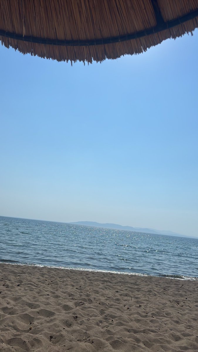 slckismailoglu's tweet photo. Geçici vergiyi düşünmeden, pazartesi günü işe başlamayacakmış gibi, hayat hep tatil olacakmışçasına…
#izmir 
#tatil https://t.co/ntb8St8O6L