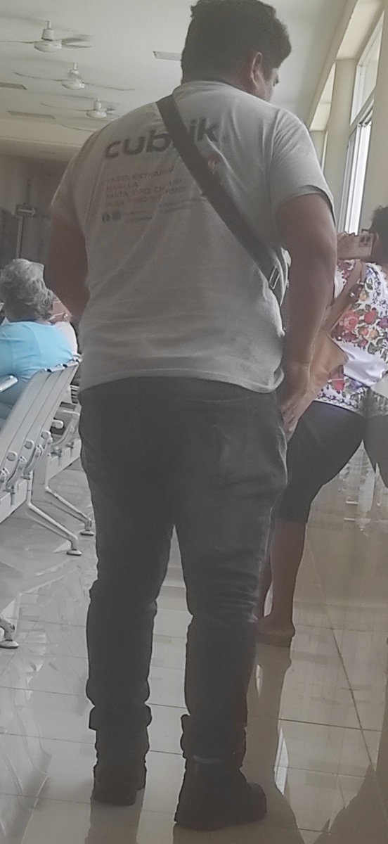 46maduro46's tweet photo. Que rico está este gordito , le quería tomar de frente por qué se le nota su pak, pero ta también se ve que tiene buen culo, https://t.co/ADmZ0VyzeZ