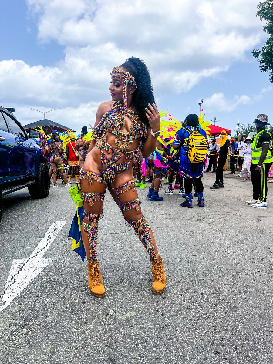 zhanepadmore's tweet photo. The best ting pon de road- with the best band and the best truck and de best girlsssss! 🥳🙂‍↔️ 1 @vidabyesquire ! https://t.co/ARLpPpcJ9x