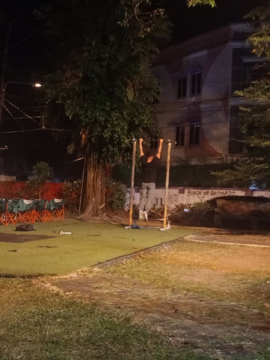 will22897's tweet photo. I was sitting at a park, after a long walk. Out of nowhere, this 'fit' guy showed up and did his workout. He looked nice by the way 😁😊

Kalo ini lewat pa nn, you knew exactly where my base camp is after a long walk 😊😊😊

#manado #kotamanado https://t.co/bQMvao4gyQ