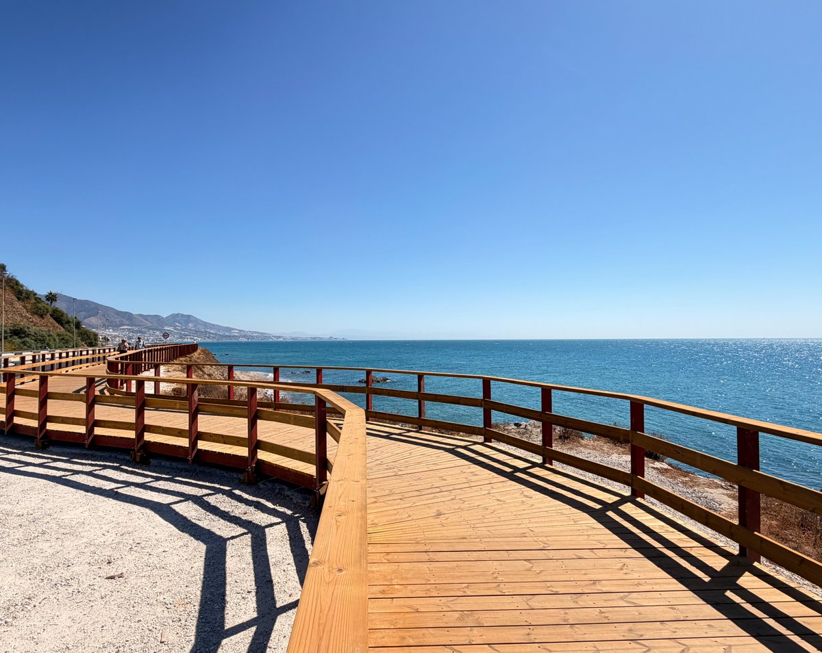 SendaLitoral's tweet photo. 🌊 El Mediterráneo marca el rumbo.

Pasarelas junto al mar, brisa marina y rincones únicos por descubrir. Así se disfruta la Senda Litoral de Málaga, paso a paso. 🚶‍♀️💙

¿Reconoces este tramo?

#SendaLitoral #Málaga #CostaDelSol https://t.co/ozyRG7ALmu