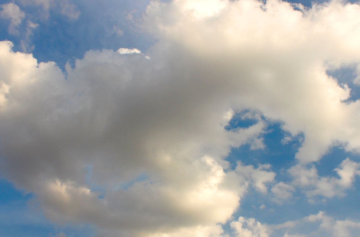 minaimamlmdlw's tweet photo. Looking up at the sky makes me think about my next adventure. Clouds are so pretty. https://t.co/x6Vz2QrMzv