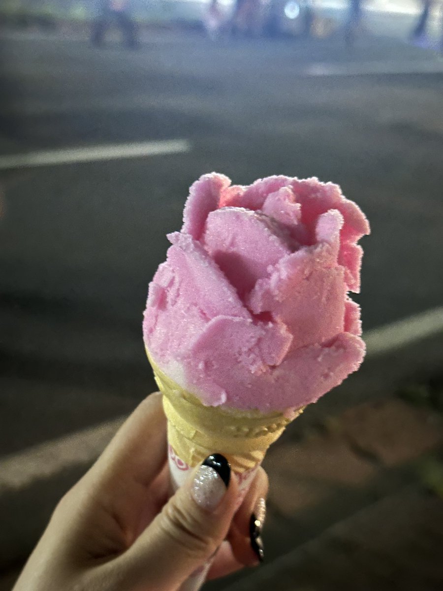 roku696969's tweet photo. 昨日は竿燈まつりを観に行きました✨
ババヘラアイスも食べた🩷 https://t.co/mD0R5iFZYk