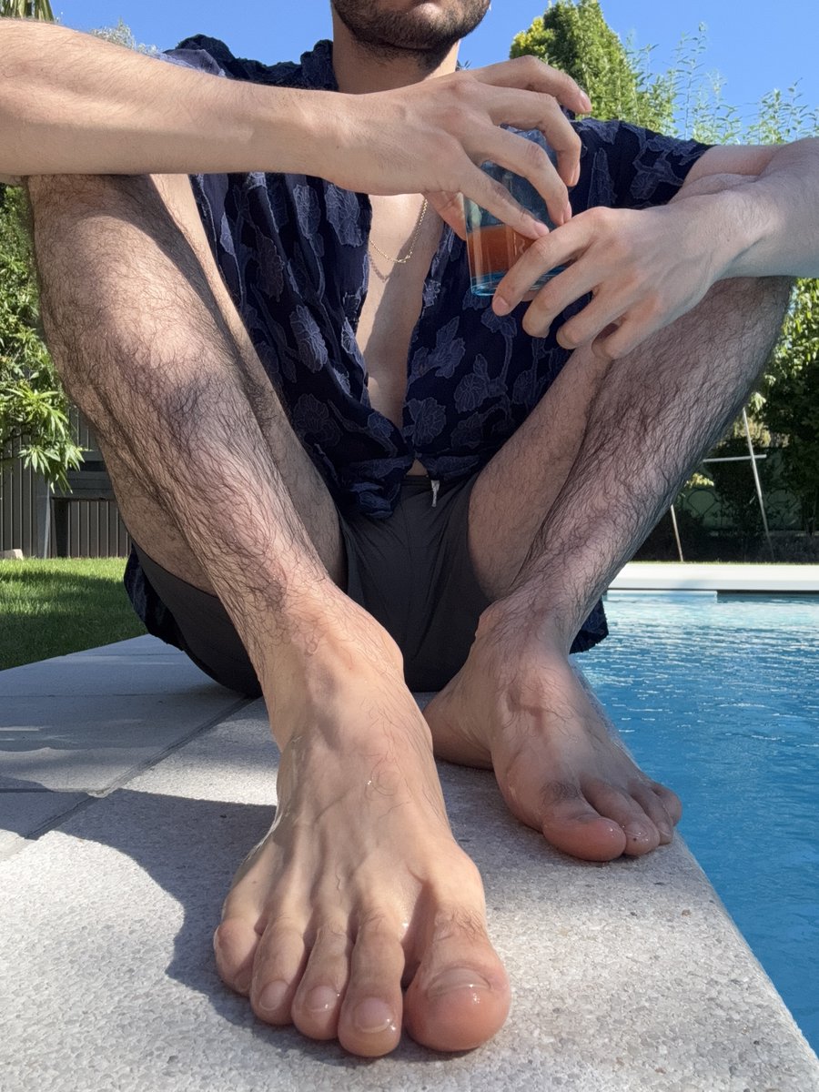 LATINFEETASSCK's tweet photo. Summer Toes https://t.co/3B1KvKebK9