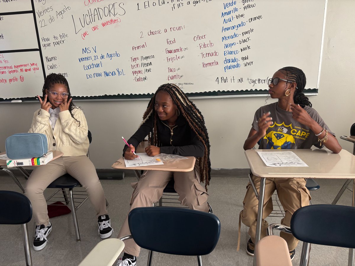 msmvivar's tweet photo. Conjugating verbs and building futures! Every new word learned is a step forward in our Journey to 30. #Journeyto30 #FriendshipJourneyto30 #OneFriendship #AspireMore #FPCSWD @FPCS_Woodridge @FriendshipPCS https://t.co/co5xNprJss