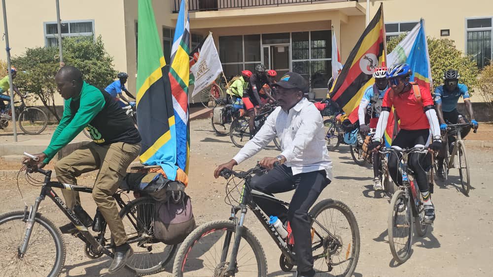 Esau_Matsiko's tweet photo. Pedaling for a stronger East Africa! 🚴♀️
The #GACS2026 will cover 6,000+ km across five countries in 55 days, promoting regional integration and improving lives. One region. One people. One destiny.
#WheelsOfIntegration| #RideforEastAfrica| #PedalBeyondboarders https://t.co/GW8egxGRq1