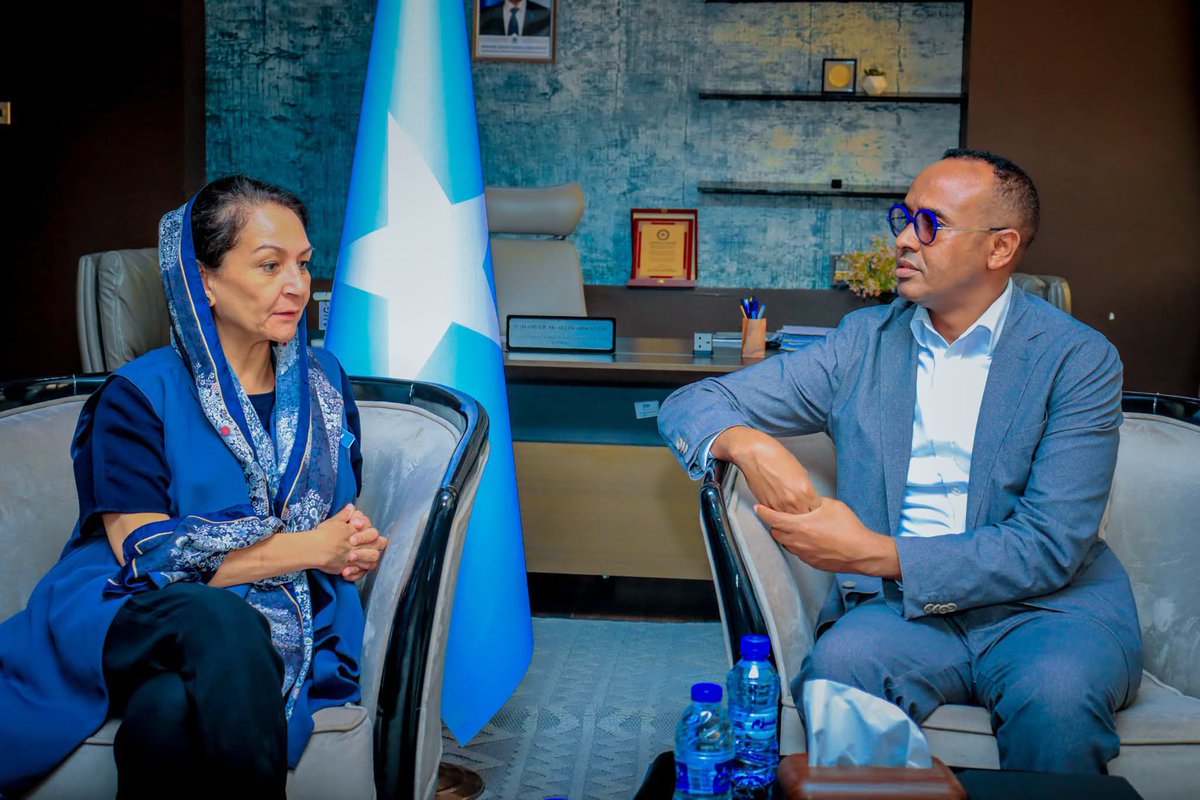SONNALIVE's tweet photo. The Commissioner of @SoDMA_Somalia received Ms. @rghelani, CEO of @PlanGlobal, at the Headquarters to discuss #Somalia's humanitarian situation, including the continuing impact of drought, the anticipated risks associated with El Niño, and the potential threat of a desert locust outbreak following the rains.

The two sides reaffirmed the importance of strengthening cooperation on humanitarian response and disaster preparedness to better protect vulnerable communities across Somalia.

Commissioner @MahamuudMoallim emphasized that Somalia continues to face significant humanitarian needs and called on the international community to scale up support for the Somali people. 

Ms. Reena Ghelani noted that her recent visit to #Baidoa highlighted the urgent needs on the ground and stressed the importance of timely humanitarian assistance.