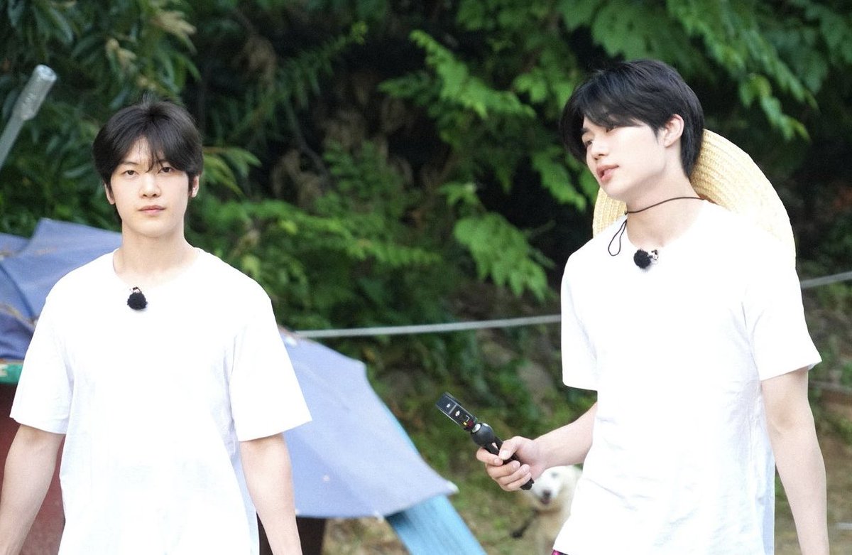 myseokryudan's tweet photo. mattparkz shopping duo 🛍️ https://t.co/WXMFki9H7x