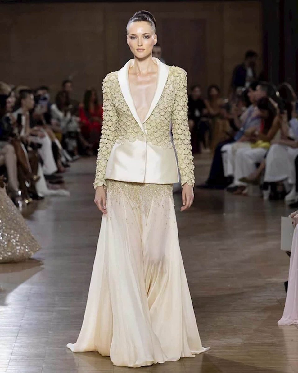 ModeCaf's tweet photo. Tony Ward Fall/Winter 2026–2027 Haute Couture
#Fashionweek #fashion #hautecouture #fashionstyle #StylistVietNam #FashionMagazine #phoido #Mixmatch #dress https://t.co/7fPWsyBlE2