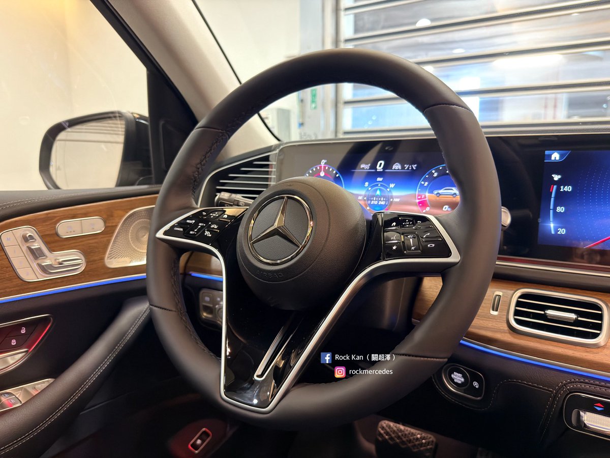 Mercedes_Rock's tweet photo. 🎉 豪華霸氣休旅 The GLE 吉日交車 🎉

渾厚動力的M256 3.0L六缸引擎，在5.6秒就能完成零百加速，讓駕馭過程平順舒適，爆發力十足😍

寬闊多變化的空間調整，滿足了生活各項所需，同時也讓每一位乘客都有著最好的享受💪

The Best or Nothing

#GLE450
#DrivingPerformance #V167
#neverstopimproving https://t.co/BzIDbQlRly