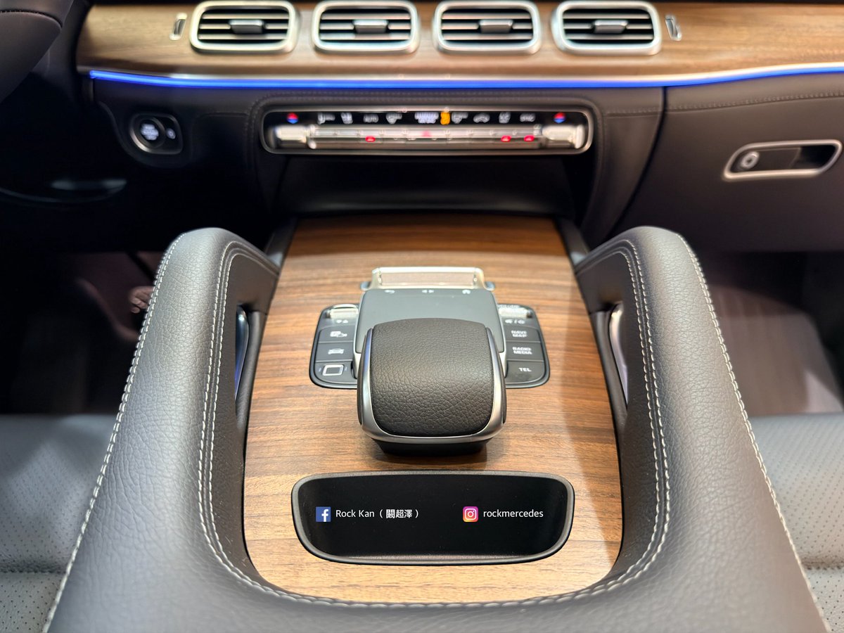 Mercedes_Rock's tweet photo. 🎉 豪華霸氣休旅 The GLE 吉日交車 🎉

渾厚動力的M256 3.0L六缸引擎，在5.6秒就能完成零百加速，讓駕馭過程平順舒適，爆發力十足😍

寬闊多變化的空間調整，滿足了生活各項所需，同時也讓每一位乘客都有著最好的享受💪

The Best or Nothing

#GLE450
#DrivingPerformance #V167
#neverstopimproving https://t.co/BzIDbQlRly