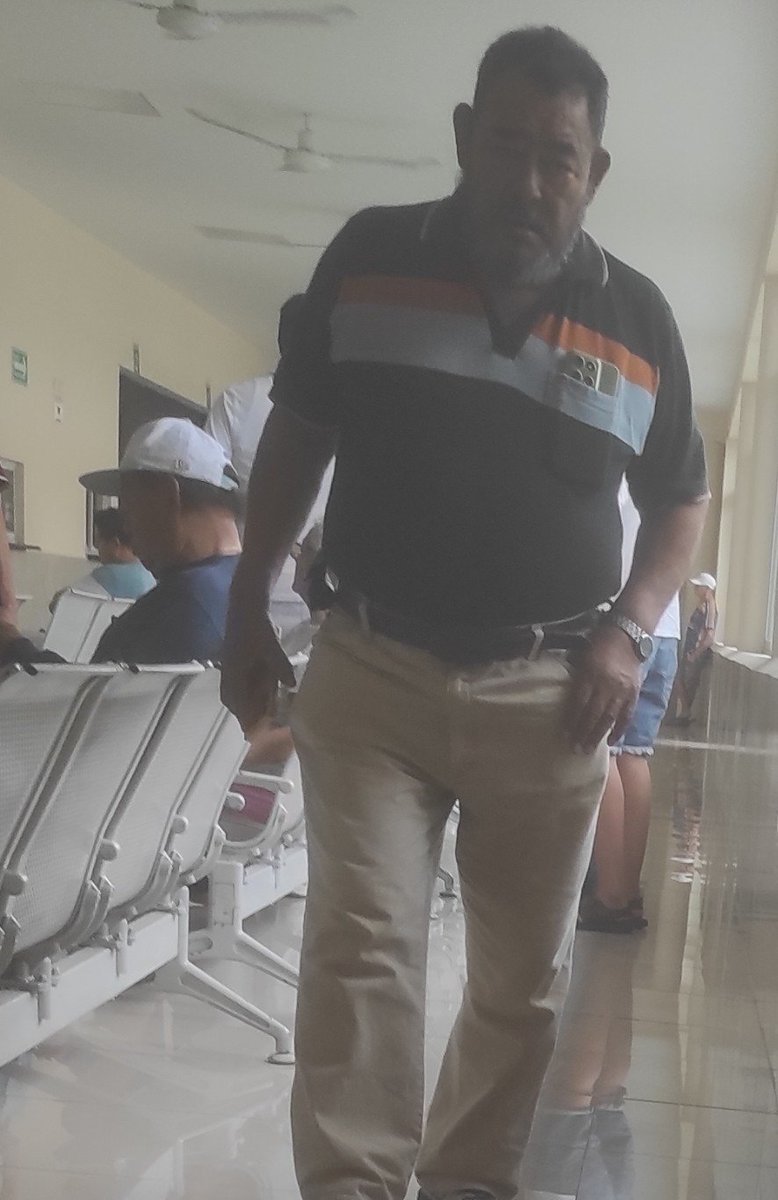 46maduro46's tweet photo. Este señor se dió cuenta que lo estába morboseando , se levando camino asta donde yo estaba , me puce nervioso pensando que iba decir algo , pero camino asta donde estaba su esposa pero lo seguía yo viendo y el ami tenía ganas de mamarsela, https://t.co/F7mdXN7KD4