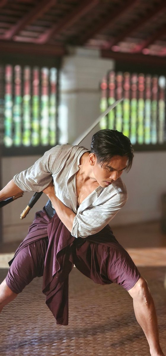 _wwind's tweet photo. ใครต้านพี่ตรีบทพระนเรศไหวผมไม่ไหวคับ ดาราคนเดียวที่ซีรี่จบชั้นไม่จบ ชั้นจะอยู่ (ว่าแต่พี่ลืมเรื่องชื่อด้อมยัง) https://t.co/vnRrFY4vUT