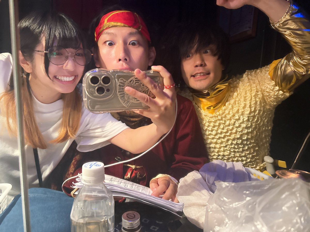 sarubakuchi's tweet photo. #屋根裏異世界

初日が終わりました！！
ご来場誠にありがとうございました。

明日は
昼夜2ステージございます！🙌✨
14:00/19:30
お得に観れる最後の日です！

ご来場お待ちしております！！

🎫ご予約
https://t.co/pq21f0WYvM https://t.co/EhqjrN2MUK
