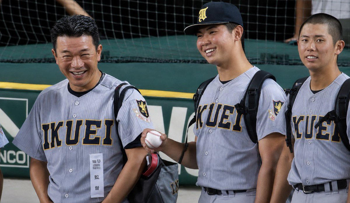 general_basebal's tweet photo. 仙台育英・須江航監督
「人生最高の夜更かし」

札幌日大に3―1で勝利した開幕戦後、
選手たちは、

「夏祭りより、甲子園のナイターのほうが楽しい」

須江監督は、

「夏休みの思い出で、たまにしかないことですから、寛容にみなさん、とらえていただいて、楽しんでもらえたら。高校生を応援してもらえたら、と思います」

#高校野球