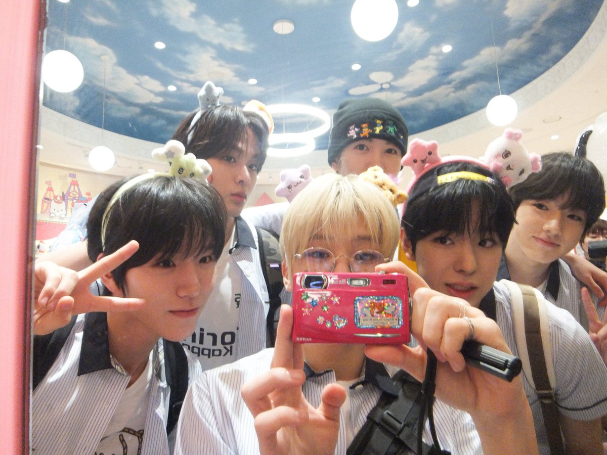 _rimyo's tweet photo. 250806 엔시티 위시 인스타그램
EVER WISH! 🎡
#NCTWISH
#EVERWISH_PICNIC #EVERWISH
#시온 #SION #シオン
#리쿠 #RIKU #リク
#유우시 #YUSHI #ユウシ
#재희 #JAEHEE #ジェヒ
#료 #RYO #リョウ
#사쿠야 #SAKUYA #サクヤ https://t.co/wv5yQEPtRM