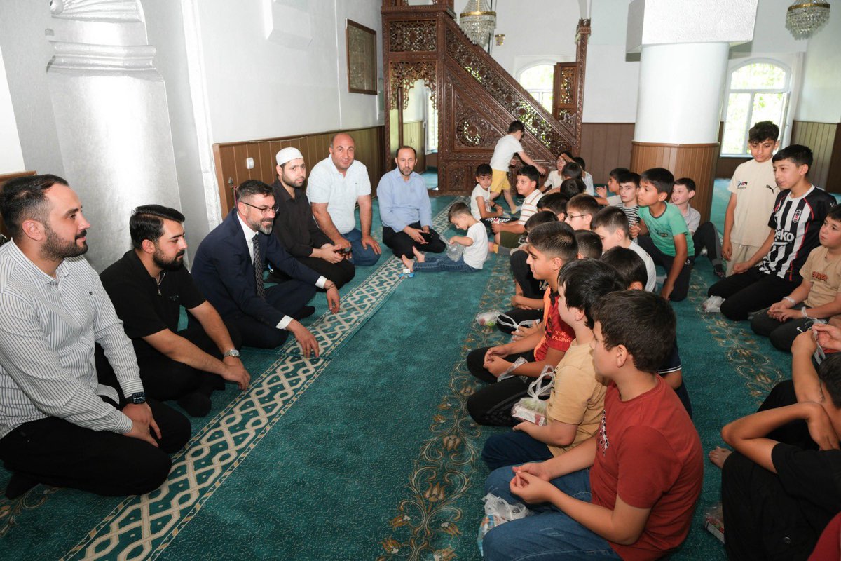 eyupagirtmis's tweet photo. 📍Kızılmescit Camii 

Yaz Kur’an Kursları kapsamında Kızılmescit Kur’an Kursu’nu; Belediye Başkanımız Sn. Nesrullah TANGLAY ve Bitlis İl Gençlik Kolları Başkanımız Sn. Vahit ORAK  ile birlikte ziyaret ederek, Kur’an-ı Kerim öğrenen yavrularımızla bir araya geldik. https://t.co/mHnTo8F343