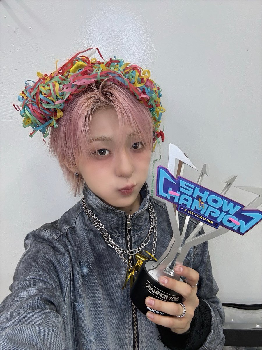 nouera_official's tweet photo. 💭_

[#린] 정말 정말 영광입니다！데뷔한 지 525일 만에 드디어 이 이정표에 도달했어요! 이는 저희의 노력 덕분이기도 하고, NovA 여러분의 끊임없는 사랑과 응원 덕분이기도 해요❤️
우리는 더 높이, 더 멀리 달릴 거예요～앞으로도 계속 우리와 함께해 주세요❤️‍🔥

真的真的很荣幸！出道第525天，终于到达成这个里程碑！ 既有我们的努力，也离不开NovA们的持续不断的爱与支持❤️
我们会跑得更高、更远。今后也请继续和我们一起前行❤️‍🔥

[#판] NovA 여러분!! 드디어 오늘 제 인생 첫 1위를 받았어요! 언젠가 1위를 하는 모습을 정말 많이 상상했는데, 오늘 그 꿈같던 순간이 현실이 됐어요! NovA 여러분이 저희를 위해 얼마나 열심히 응원해 주시고 투표해 주셨는지 누구보다 잘 알고 있어요. 그래서 가장 감사한 사람은 바로 우리 NovA! 이 1위는 저희만의 1위가 아니라, 저희와 NovA가 함께 만든 1위라고 생각해요 그리고 이건 시작이라고 생각해요 앞으로도 NovA와 함께 더 많은 1위를 하고, 더 큰 무대에도 꼭 서고 싶어요! 항상 저희를 믿고 사랑해 주셔서 정말 감사합니다. 사랑해~

NovA们！今天终于拿到人生中的第一个一位啦！有幻想过很多次拿一位的场景，今天，在梦里出现的事变成了现实！我清楚地知道NovA们为了给我们投票做了多少努力，最最最感谢的就是我们的NovA！这是属于我们的共同的一位！但是我相信这只是开始 希望以后我们可以一起拿更多的一位 去更大的舞台 爱你们

[#미라쿠] NovA!!! 1위 받았어요!!!!!!
정말 정말 감사합니다!!!!!!!!!
우선 이렇게 저희 NouerA가 1위를 받을 수 있게 만들어 주셔서 정말 감사합니다!!!
이번에 투표해주신 분들, 음악 방송에 와주셔서 응원법을 열심히 외쳐주시는 NovA분들 모든 NovA분들께 진심으로 정말 감사합니다!!!!!
이번에 1위를 해서 많은 감정들을 느끼게 해주셔서 감사드리고 1위가 기쁜 것도 있지만 저희를 진심으로 응원해주시는 분들이 너무 많다는 것에 너무 감사함을 느꼈고 다음에도 1위를 하고 싶은 이유가 생긴 것 같아요!!! 1위는 저도 기쁘지만 NovA분들한테 최고의 선물이 된다는 것을 느꼈어요.
앞으로도 열심히 해서 더 더 자랑스럽고 인정받고 무엇보다 계속 계속 함께 할 수 있는 누에라가 되겠습니다!!!
앞으로도 더 높은 곳에 목표를 잡고 함께 달려주시면 감사하겠습니다!!!
오늘은 정말 감사합니다!!! 사랑해요!!!

NovA！！！1位を獲得しました！！！
本当に、本当にありがとうございます！！！！！
まず、こうして僕たちNouerAに1位をプレゼントしてくださって、本当にありがとうございます！
今回投票してくださった皆さん、そして音楽番組に来て大きな掛け声で応援してくださった皆さん、すべてのNovAの皆さんに心から感謝しています！！！！！
今回1位をいただいたことで、本当にたくさんの感情を味わうことができました。
もちろん1位を獲れたこと自体も本当に嬉しいですが、それ以上に、こんなにもたくさんの方が心から僕たちを応援してくださっているんだと実感できたことが、本当に幸せで、感謝の気持ちでいっぱいです。
そして、「次も、また1位を獲りたい」と思える理由ができました。
1位は僕たちにとっても大きな喜びですが、それ以上に、NovAの皆さんにとって最高のプレゼントになるんだということを改めて感じました。
これからももっと努力して、もっと誇りに思ってもらえる、もっとたくさんの方に認めていただける、そして何より、ずっと皆さんと一緒に歩んでいけるNouerAになります！
これからもさらに高い目標を目指して、一緒に走り続けていただけたら嬉しいです！
今日は本当にありがとうございました！！！
愛しています！！！

#NouerA #누에라 #ヌエラ 
#exe