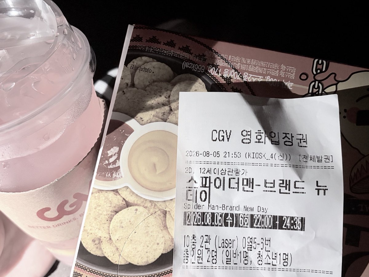 Yyyhip02's tweet photo. 스파이더맨 보러 왔다
끝나고 후기 남겨줄게 https://t.co/OGKQbO47Hf