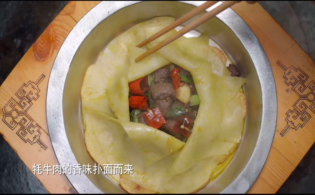 GjrbDaily's tweet photo. 《中国美食大会》第二季的镜头语言，宛如一支细腻的画笔，将中华美食的形与韵勾勒得淋漓尽致，《中国电视》邀您在这场视觉盛宴中，读懂美食背后的烟火与匠心。
https://t.co/Rj4mww3Lcz https://t.co/K50lhQrErM