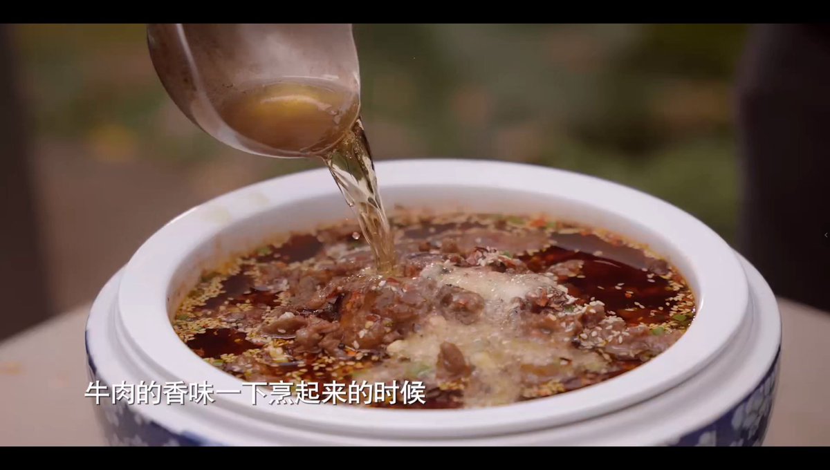 GjrbDaily's tweet photo. 《中国美食大会》第二季的镜头语言，宛如一支细腻的画笔，将中华美食的形与韵勾勒得淋漓尽致，《中国电视》邀您在这场视觉盛宴中，读懂美食背后的烟火与匠心。
https://t.co/Rj4mww3Lcz https://t.co/K50lhQrErM