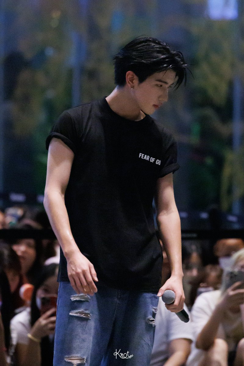 nn_tand's tweet photo. #keenkeno || 05/08/26 🔩

หล่อออ 🍀

#CLO_VERHappeningStage https://t.co/Lk2TyGQBht