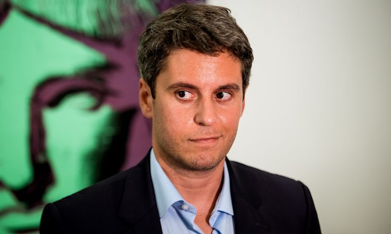 Goldenretour's tweet photo. On peut m’expliquer pourquoi le clone  de Micron qui a appelé à voter LFI aux dernières législatives n’est pas grillé à tout jamais de la politique ? Qui peut encore voter pour ça..?Les Français sont vraiment des veaux !! https://t.co/anERwFVbfA
