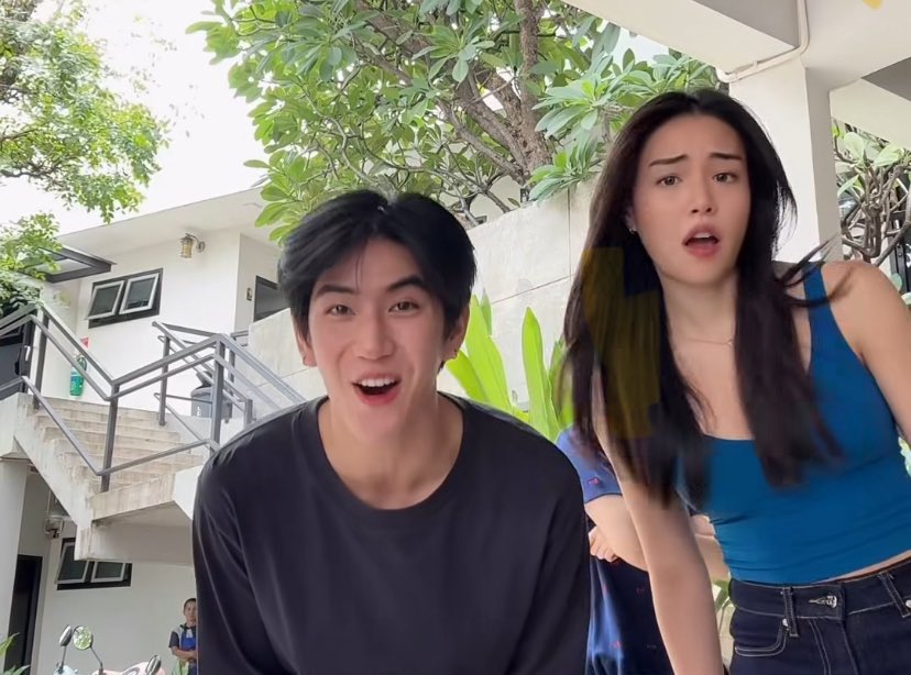 seasbf's tweet photo. oh their visuals together are unmatchable😫 pongpuen really bagging two bad bitches. https://t.co/3MU5jt7eiM