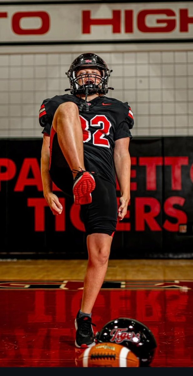 ConnorPost76682's tweet photo. Everything looks good in black and red. #lockthegates @PalmettoFBall https://t.co/sov2Pb13pN