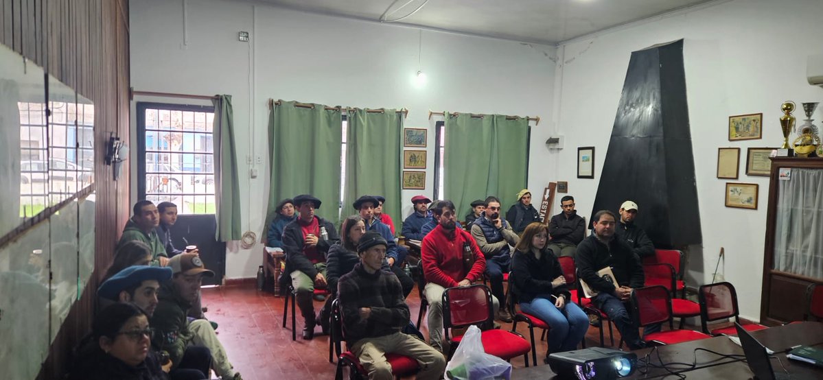 PlanAgro's tweet photo. #Ayer en📍Sarandí del Yí,Durazno
📚Módulo 3
Curso teórico/práctico
✔️Manejo de establecimientos ganaderos
#ManejoSanitario #vacunos #ovinos #BienestarAnimal #BuenasPrácticas
➕ℹ️🖼️👉 https://t.co/ZnQhvFApHC
@sfa_SdiDelYi @CalFogon @SUL_uy @pulgaterra #PlanAgro https://t.co/a5grR6w4Xf