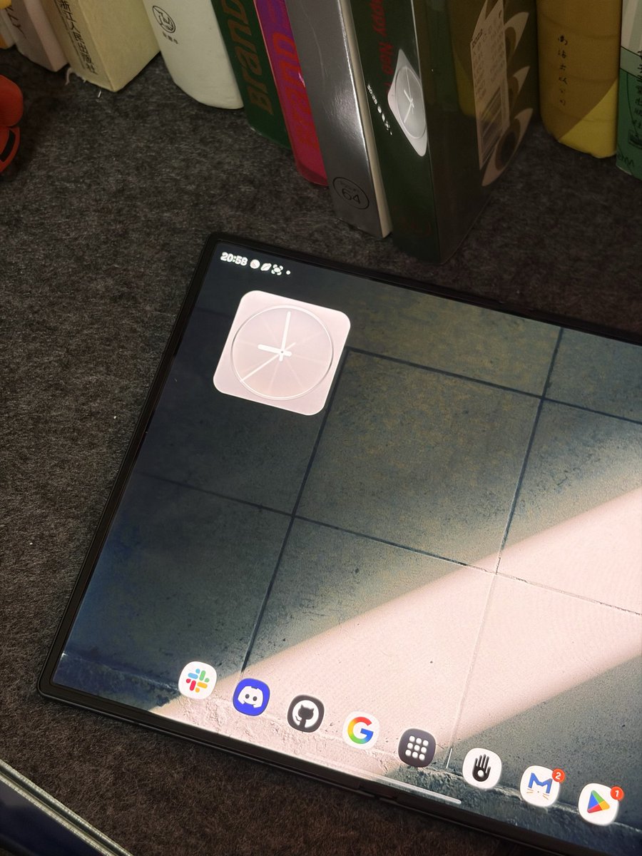 hwwaanng's tweet photo. Quick demo, foldables. https://t.co/ecJsFmfs9m